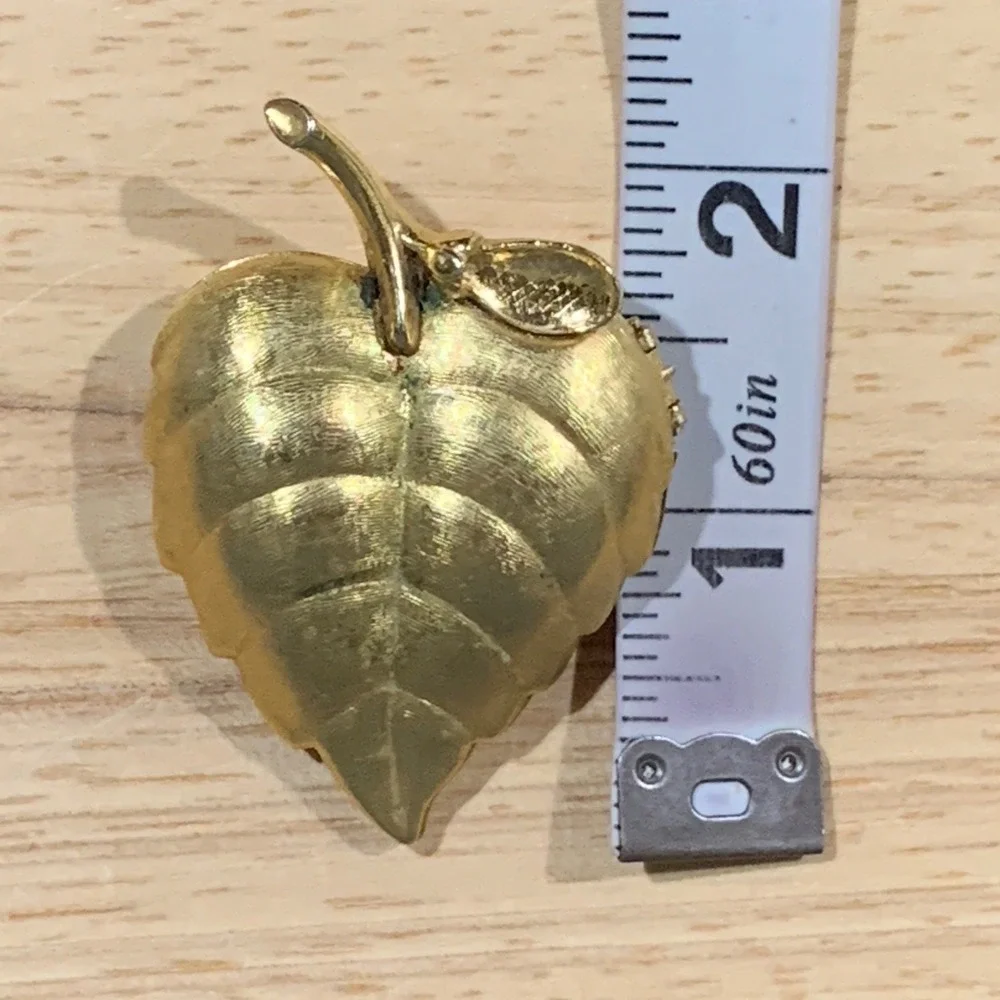Avon Vintage Gold Tone Leaf Solid Perfume Locket Brooch‎ Pin Textured Botanical